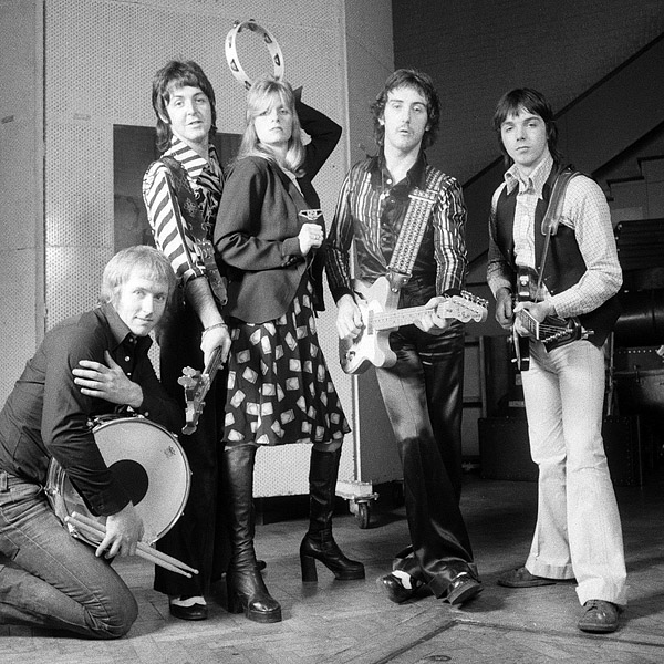 Wings new line up. Geoff Britton, Paul, Linda, Denny and Jimmy McCulloch.