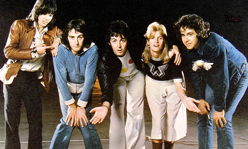 The "Venus and Mars" line up. Jimmy McCulloch, Denny Laine, Paul McCartney, Linda McCartney, and drummer Joe English.