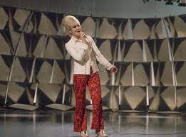 Dusty Springfield performing on English Television, 1966